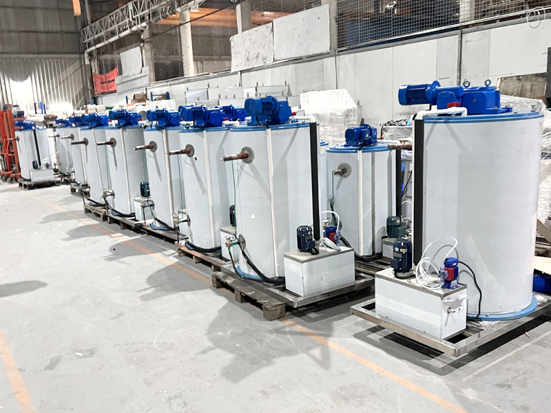 Medium-sized flake ice evaporator